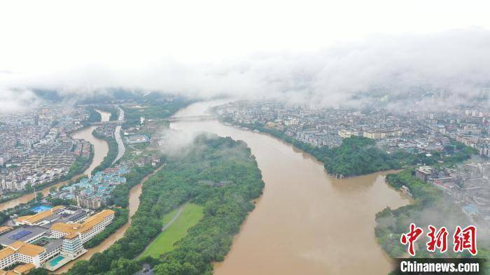 桂林城徽的“象鼻子”遭洪水淹