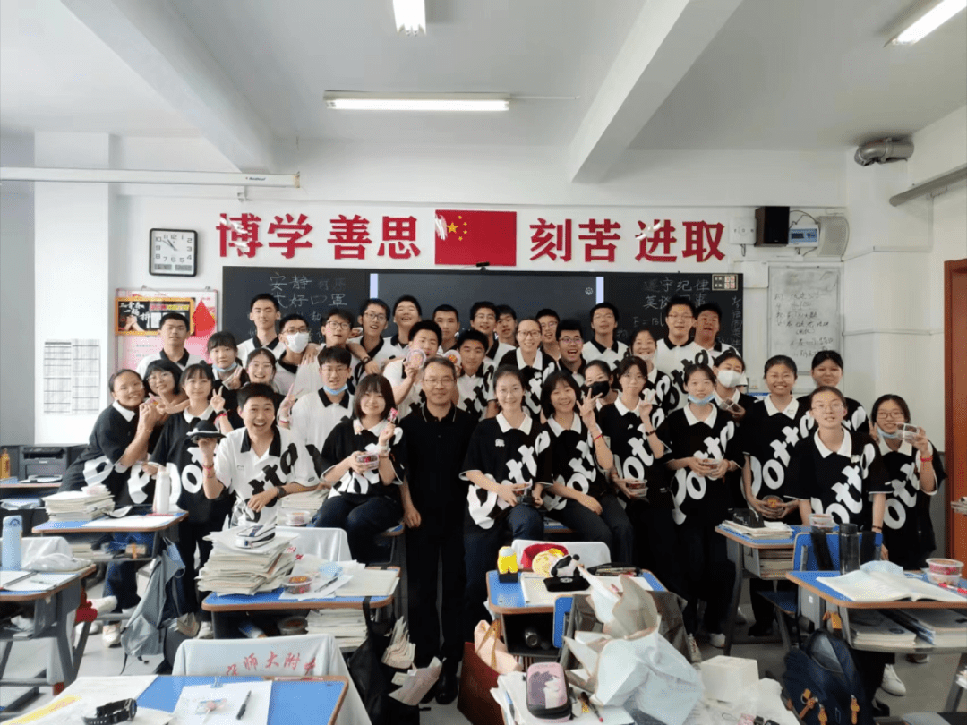 多图直击大连高三学子送别现场愿你蟾宫折桂金榜题名