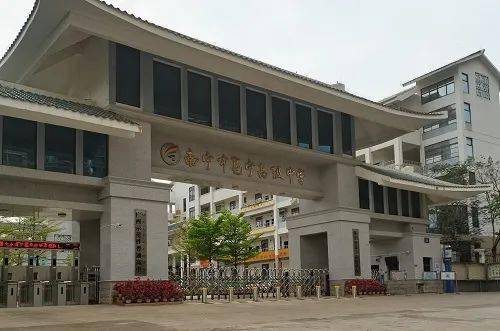 地址:南宁市邕宁区龙祥路28号出行提示:龙祥路,步云路等学校周边道路