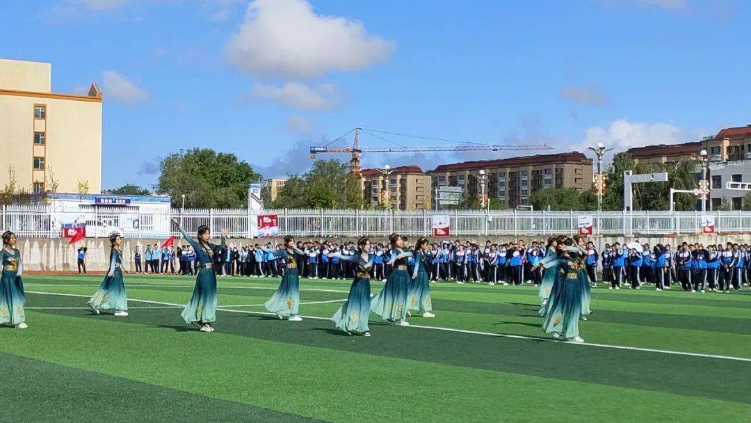 富蕴县第一中学举行田径运动会开幕仪式暨首届田径运动会