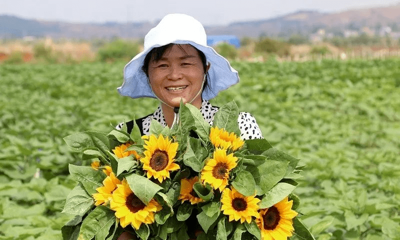 砚山县平远镇女人图片