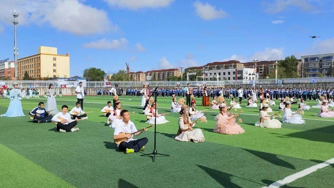 富蕴县第一中学举行田径运动会开幕仪式暨首届田径运动会