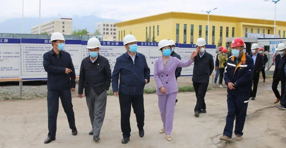 6月2日,海北藏族自治州人民政府副州长阿琼,门源县县长马晓峰率州发改