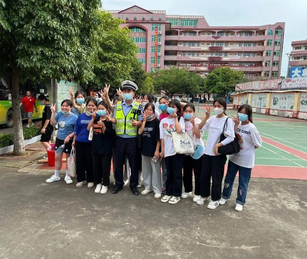 平南县设平南县中学,龚州中学,平南街道中学,大将中学四个考点,平南县