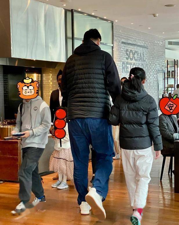 身高超2米满头白发,孙女刚满12岁已接近1米8_姚沁蕾_姚志源_网友