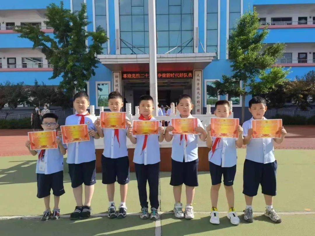 传助人美德,递快乐之本—冠县实验小学助人为乐