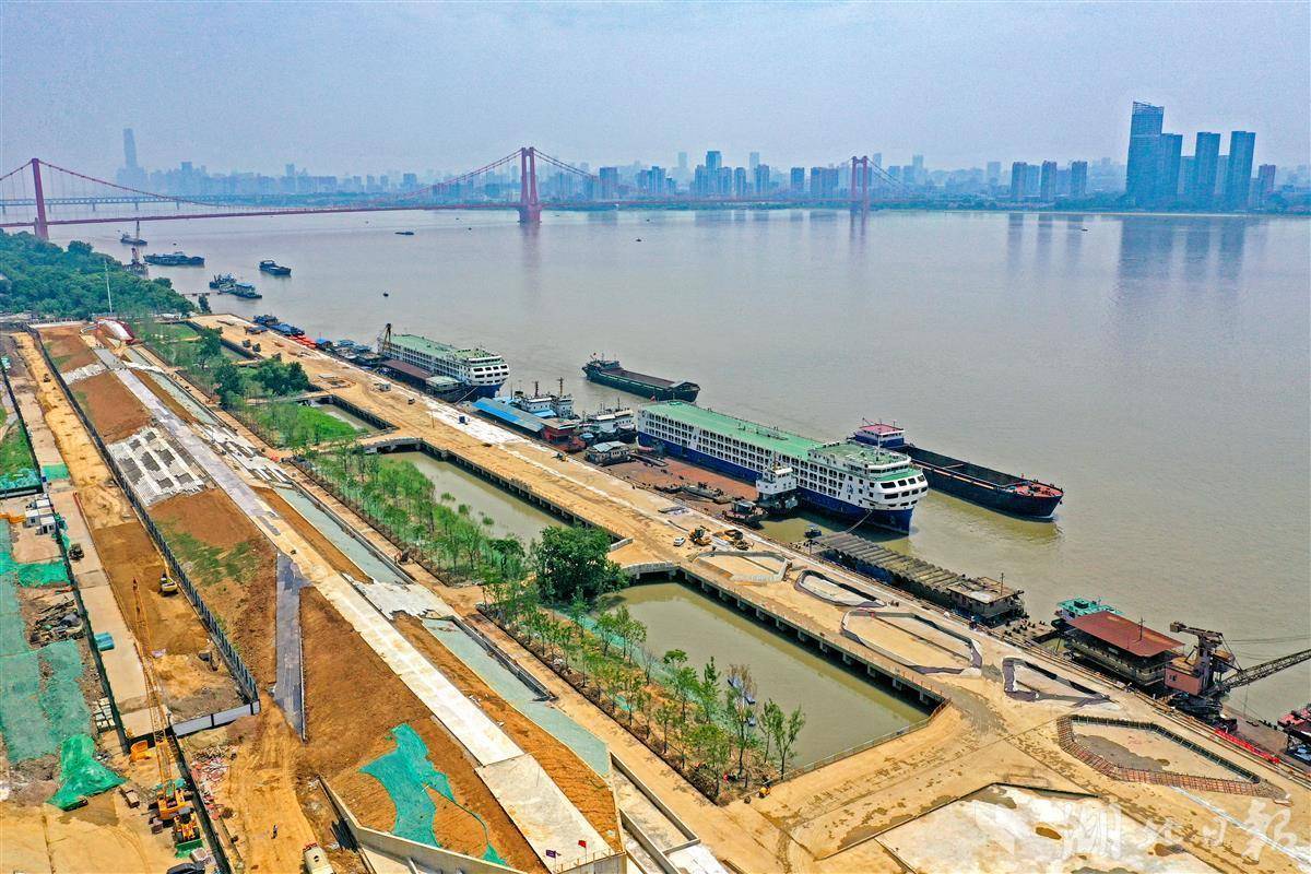 工业码头化身都市t台_防洪工程_杨泗港_生态