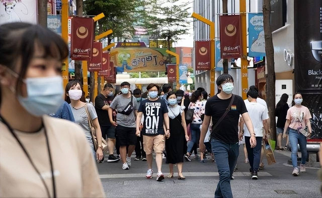 台湾地区流行疫情指挥中心今日公布,岛内新增53,023例新冠肺炎确诊