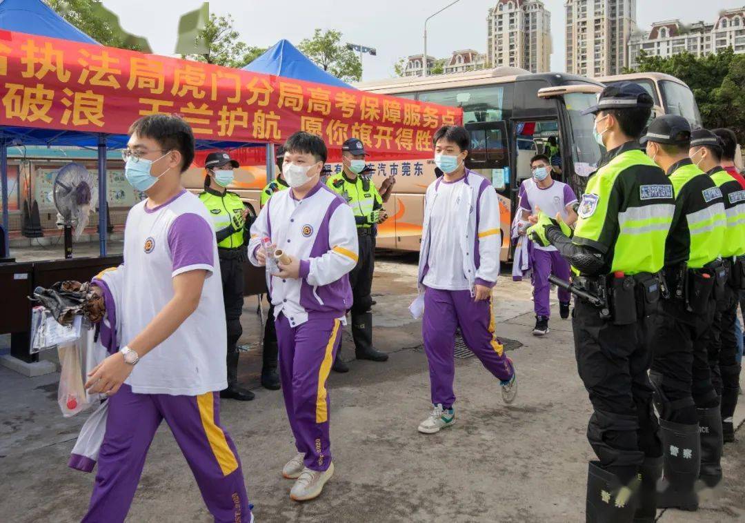 虎门中学考点作为虎门镇唯一高考考点,本次高考共设44个考场,迎来1290