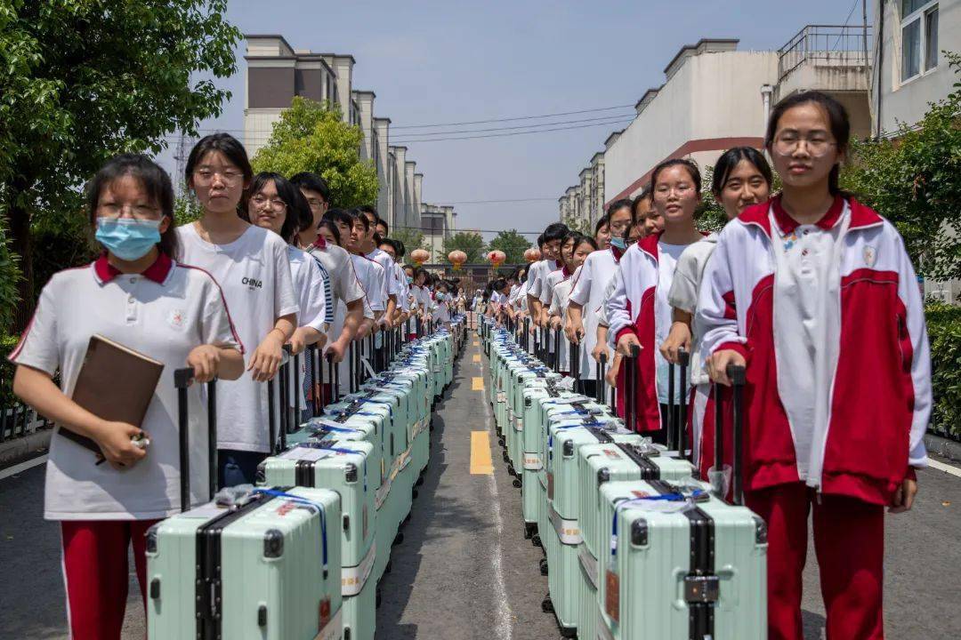 空港一中校服图片