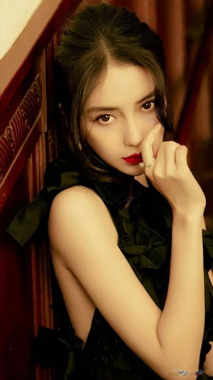 杨颖迷人的眼神