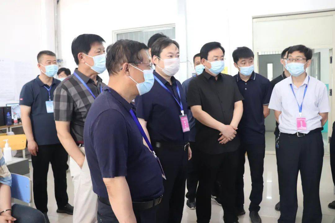 6月7日,市委书记杨跃峰到南宫中学和职教中心考点开展高考巡考.