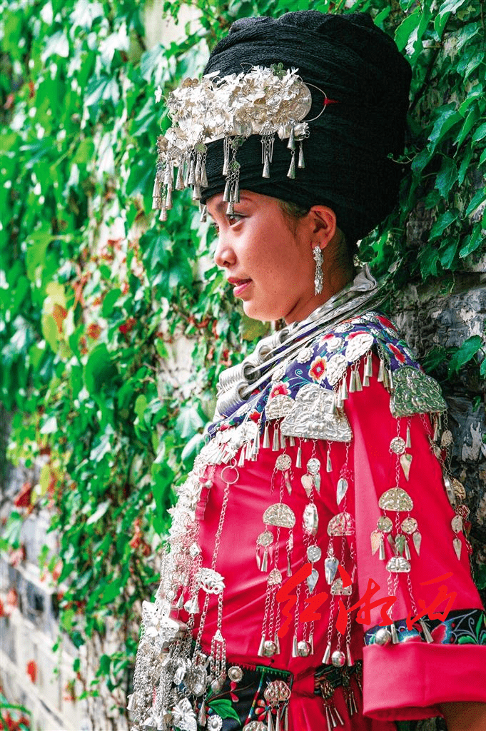 湘西苗族银饰之美:环佩叮当 溢彩流光67_民族_文化_项圈