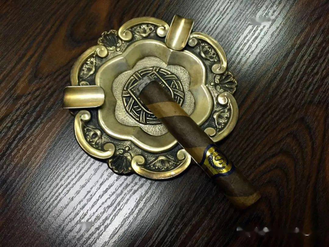 罗密欧与朱丽叶推出一款理发杆雪茄_烟叶_系列_海明威