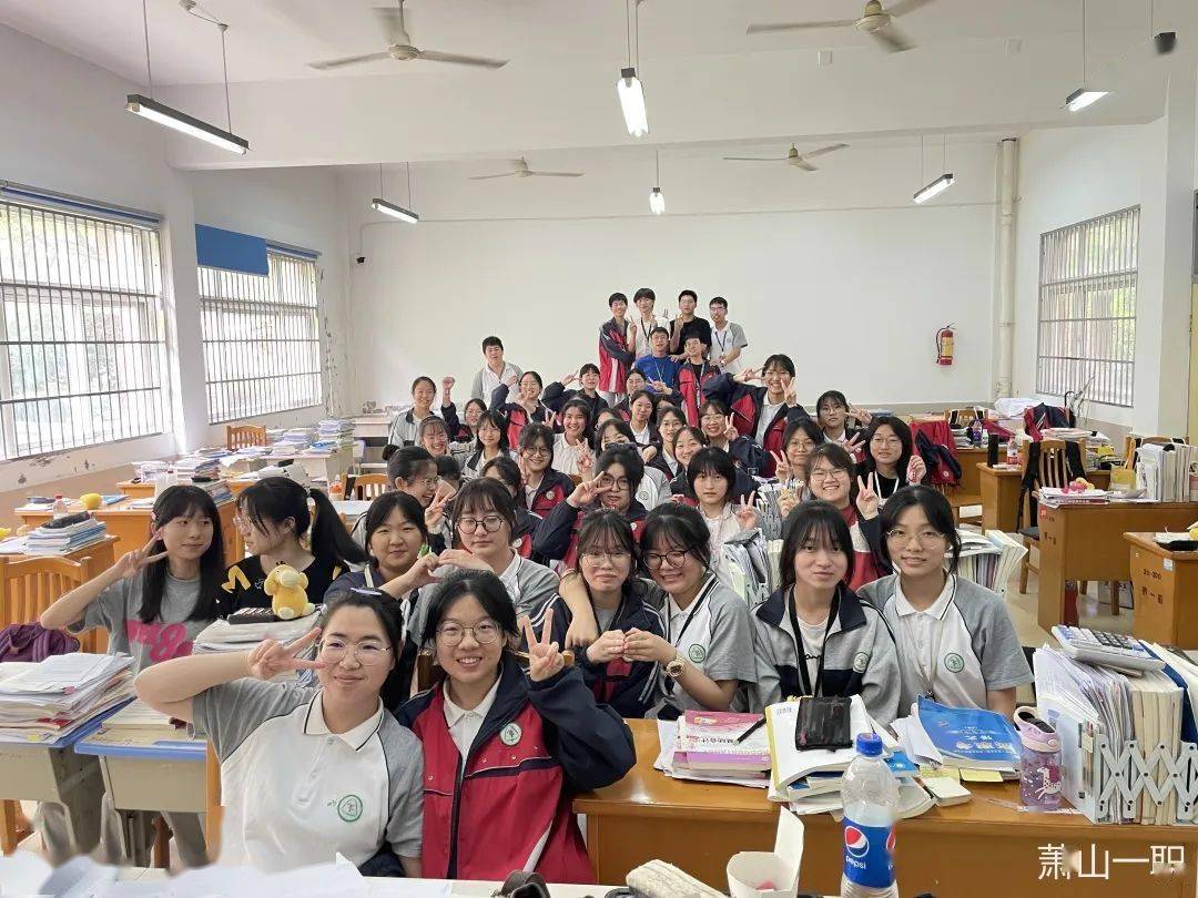 萧山一职为高三学子送最红的苹果最好的祝福