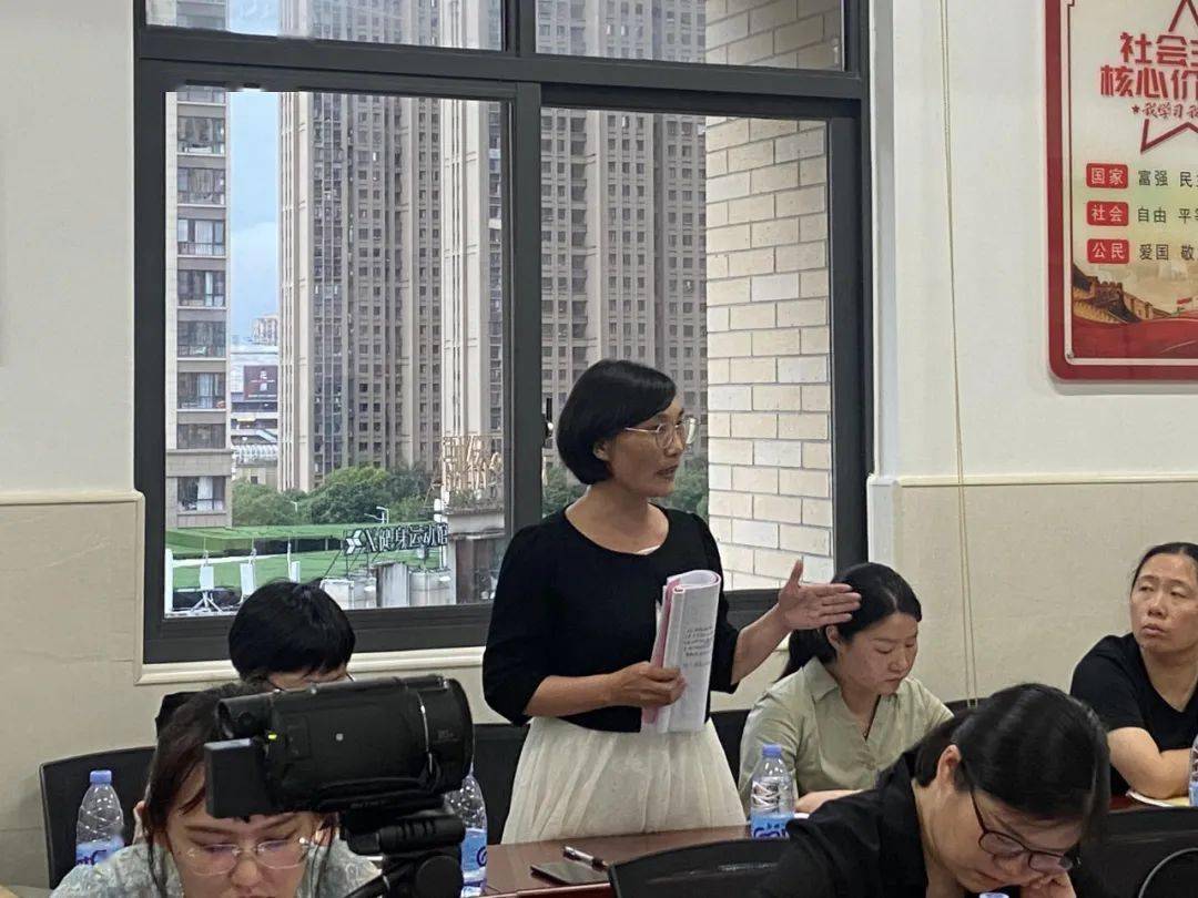 福州三中晋安校区林锦老师和罗源校区董丽老师分别代表各自校区对工作