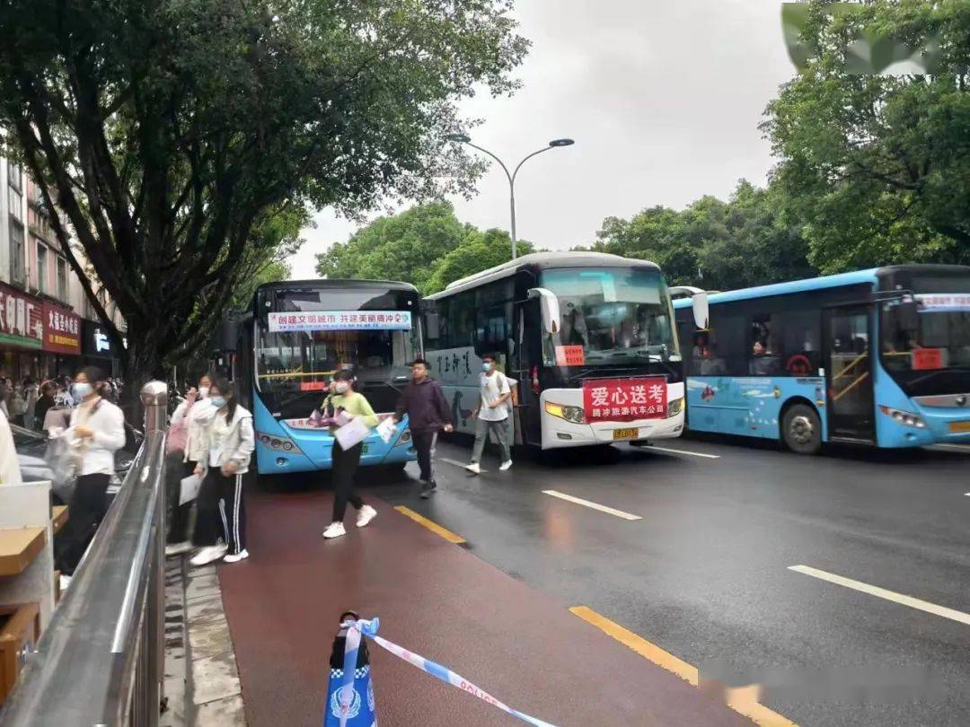 爱心送考腾冲市120辆客运车辆助力高考护航梦想