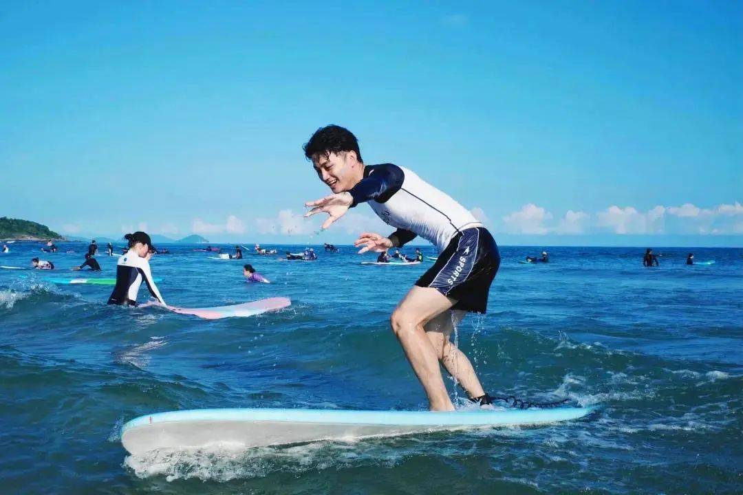 冲浪顶流人气足万宁花样玩海趣味多