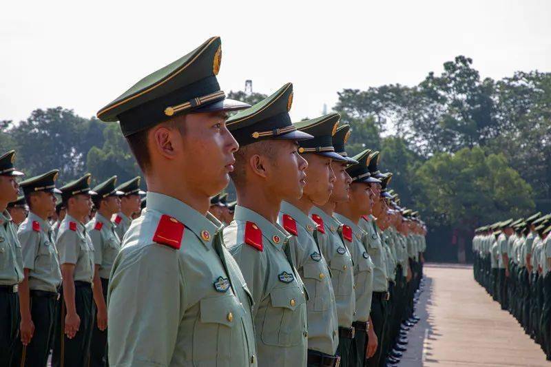 一道拐的青春被授予武警列兵警衔属于他们的高光时刻千余名新兵终于