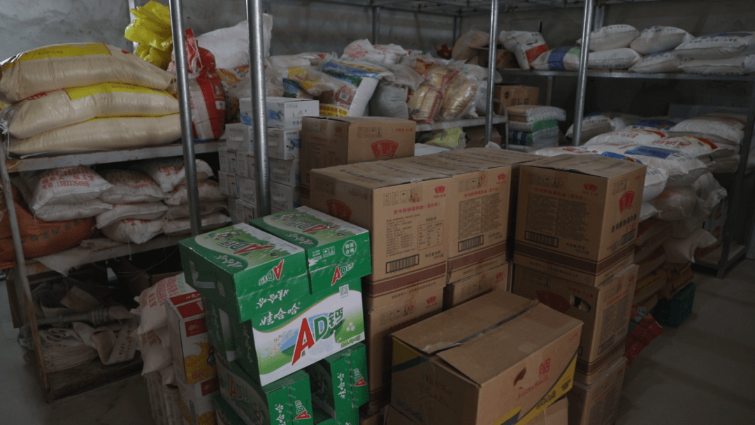 生活物资充足价稳_小型货车_货物_进货