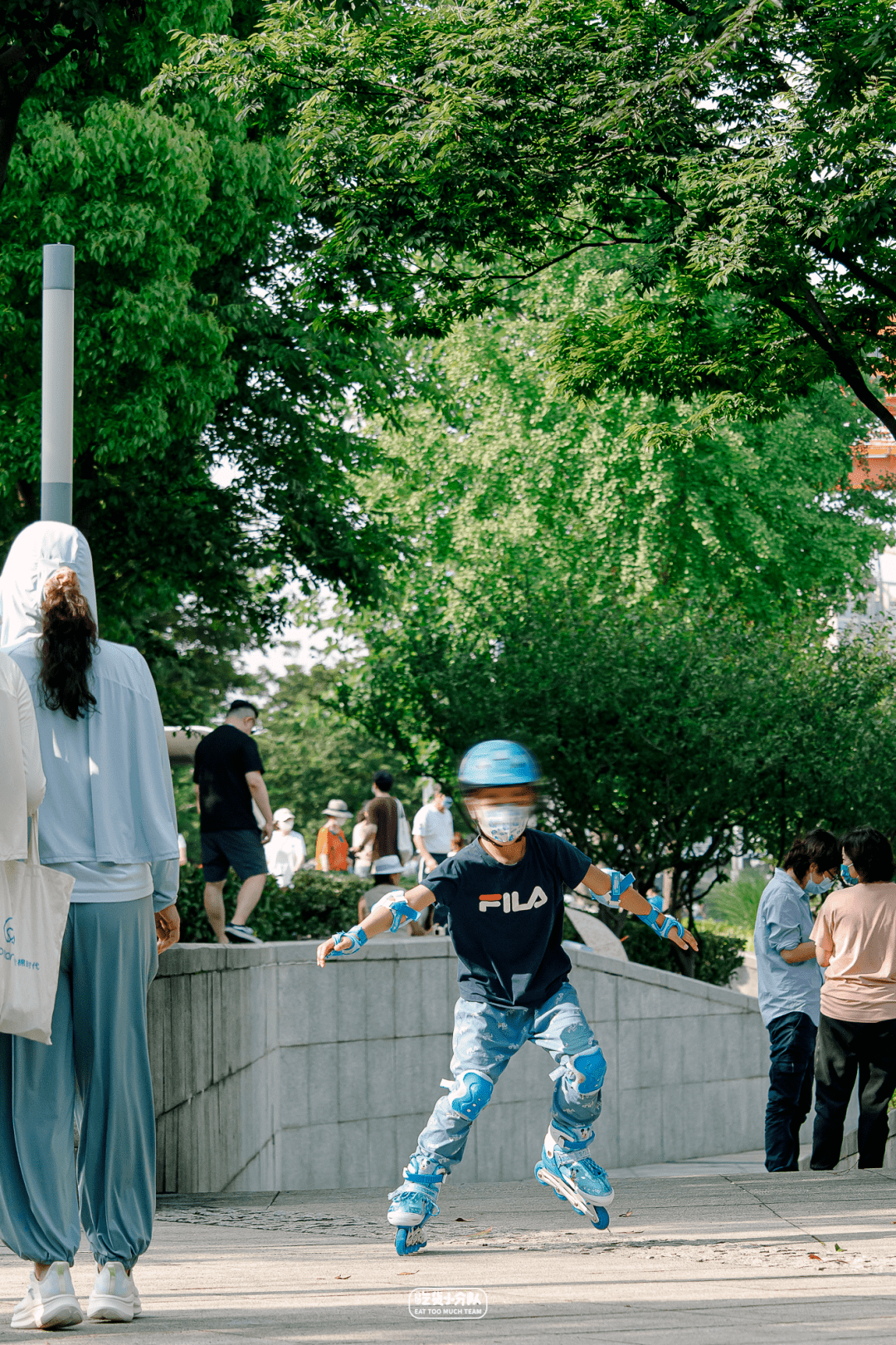 上海人在徐汇滨江报复性野餐