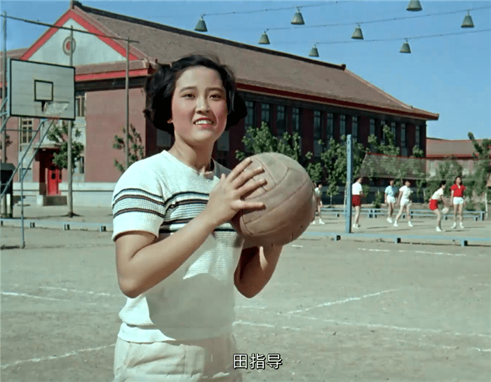 老电影女篮5号幕后贺龙元帅出手相助秦怡为角色学打篮球