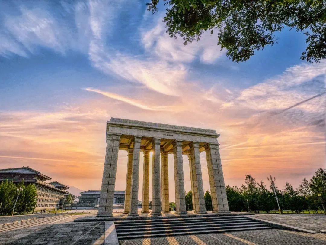 西安建大祝贺吴良镛先生百岁寿辰《足迹》第1集:过"五关"有多难建大