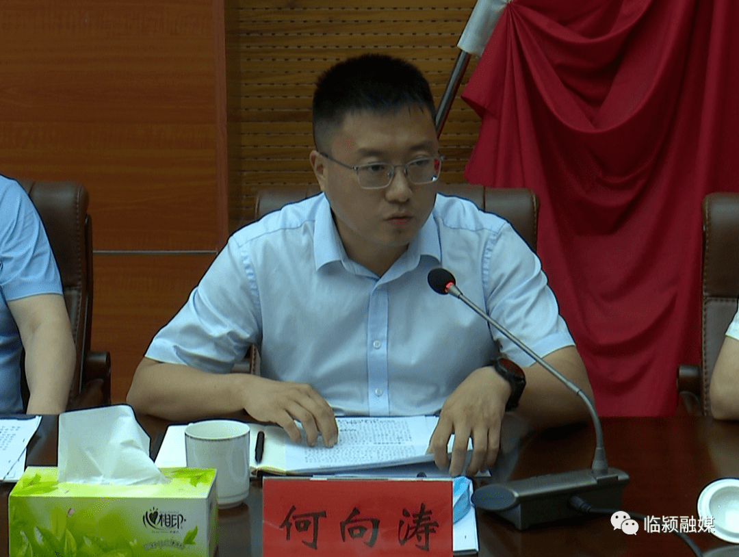 攻坚成果同乡村振兴有效衔接工作讲评会,县领导刘学勤,何向涛出席会议