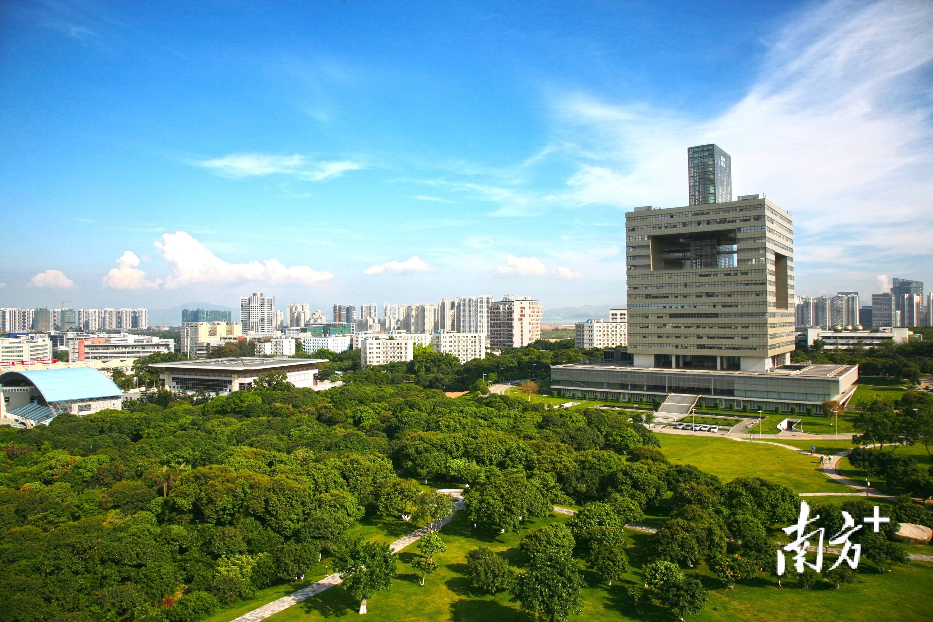 深圳大学校园.