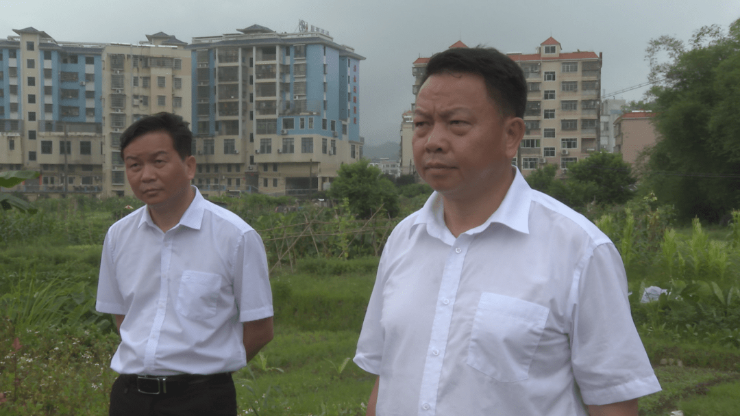 6月10日,区委副书记,区长李功保前往沙溪镇调研"6·6"暴雨洪水受灾及