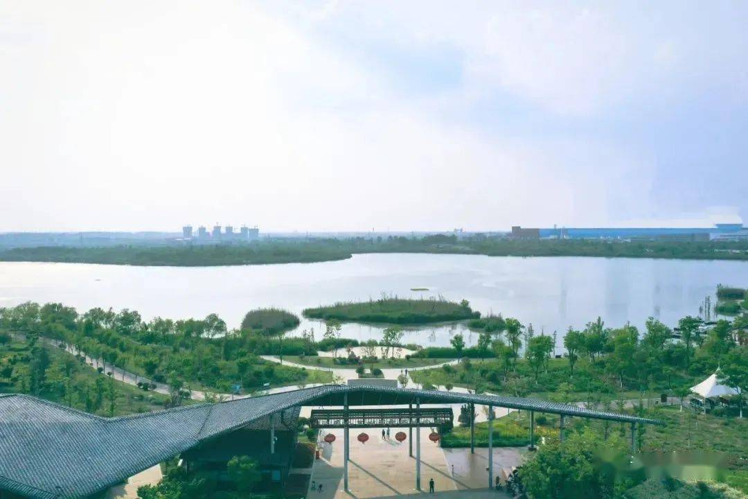 根据规划,九里湖国家湿地公园位于徐州市主城区西北部,与徐州九里山