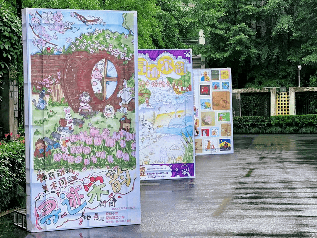 跟随老师来到场地上,我们异口同声地发出了"哇"的惊叹,好美啊!