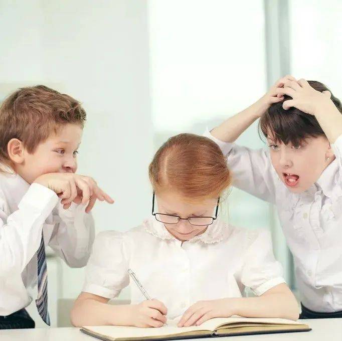 同义词辨析：boring、dull 和 tiresome_谈话_The_趣味