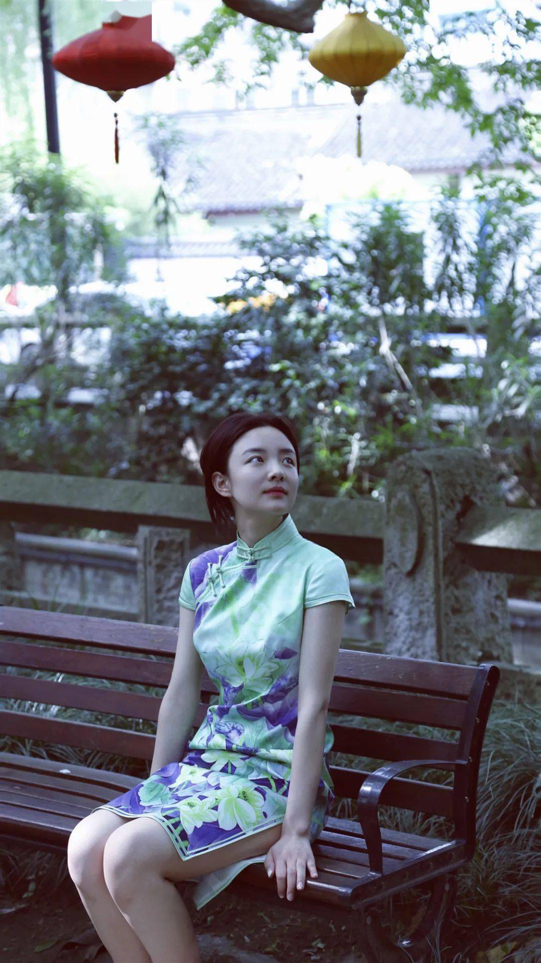 好看漫步在萧山城河畔的旗袍美女惊艳了时光