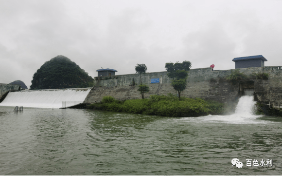 靖西市大龙潭水库迎雨季开启泄洪模式