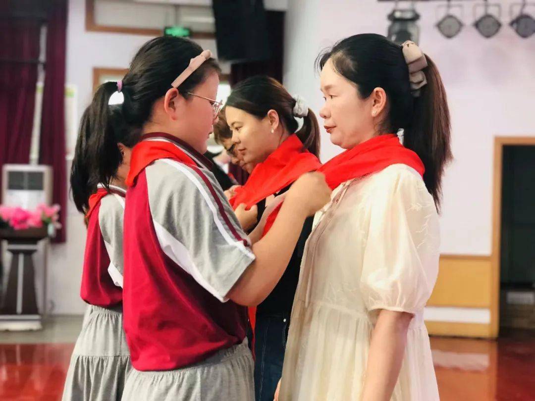 礼嘉中心小学喜迎二十大少先队系列活动