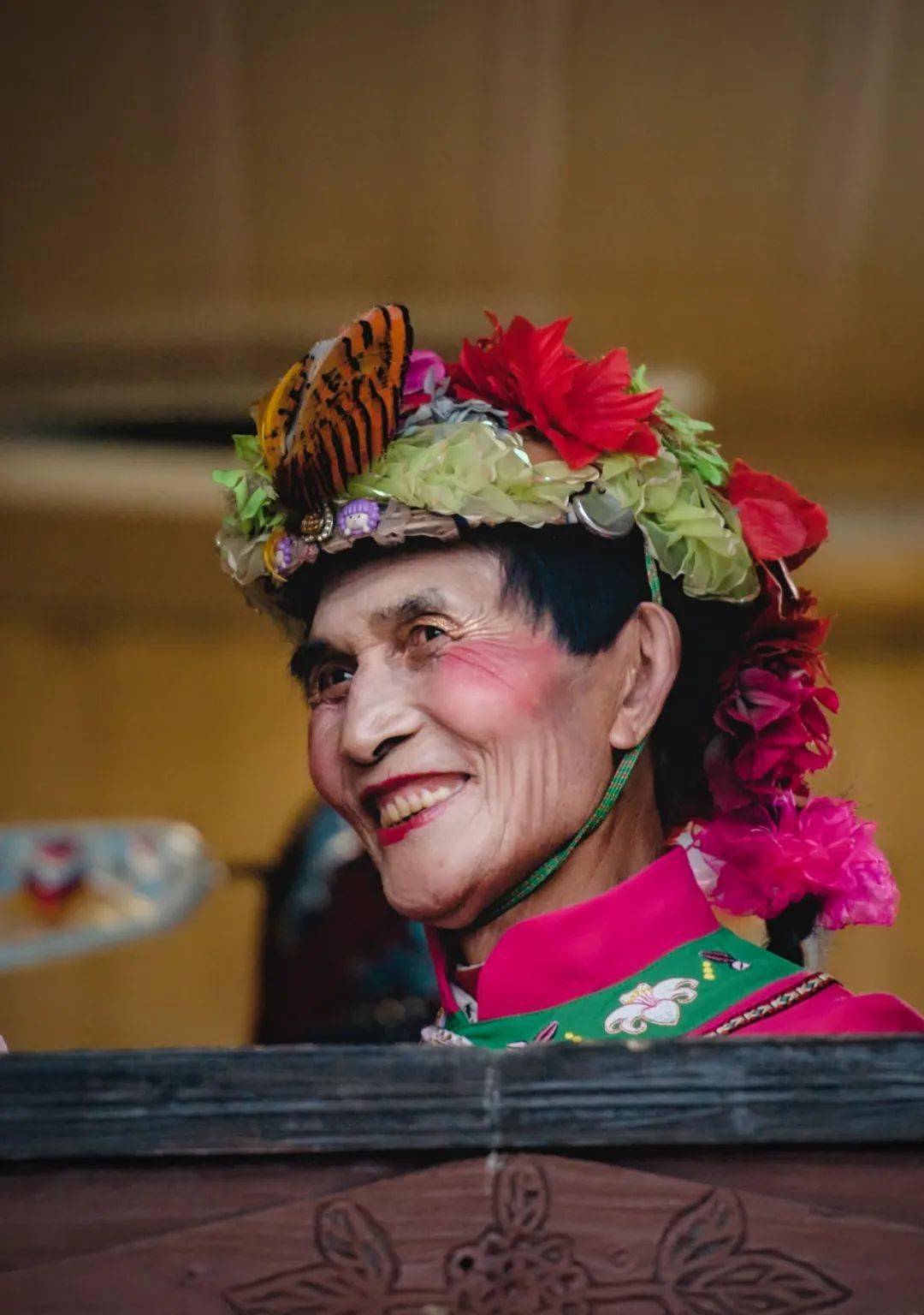 花灯有一丑一旦,丑角叫赖花子,旦角叫幺妹子,幺妹子的扮演者一般为