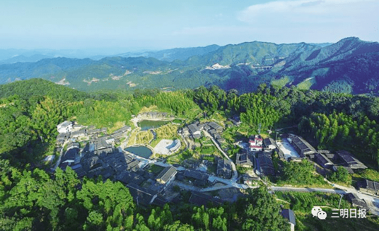 明溪县胡坊镇肖家山村,被绿意包裹着的入夏以后,晨光熹微,鸟鸣山幽.