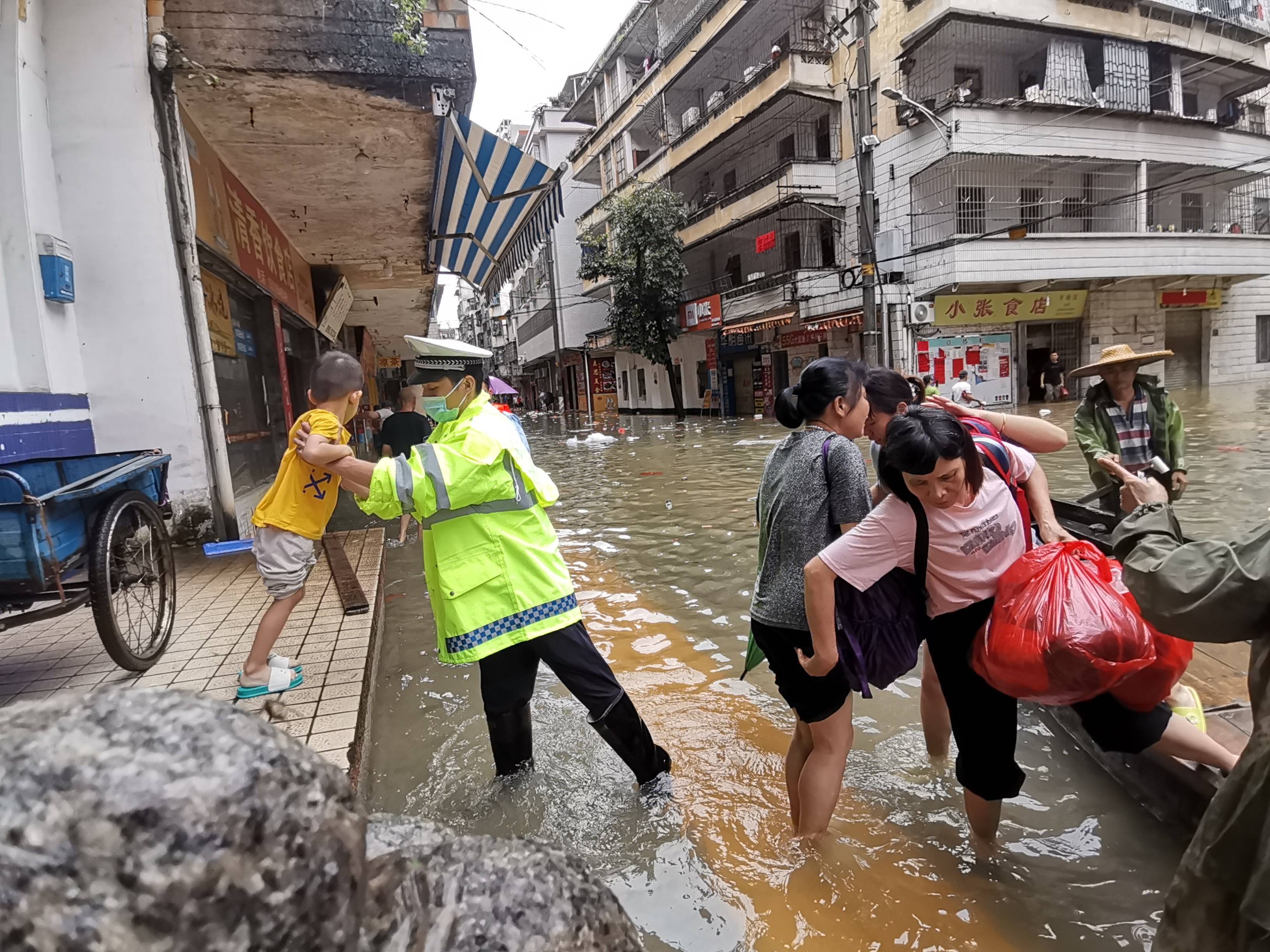 柴嘉蔚 摄肇庆市委常委,封开县委书记秦波,县长李亚旭,县委常委,常务