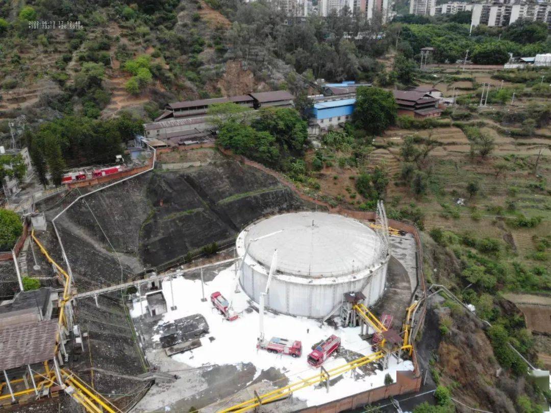 5万m06煤气柜起火_柜体_进行_冷却