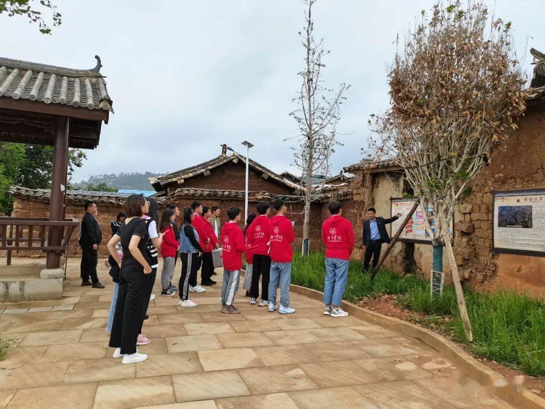 距会理城区约80公里的绿水镇松坪村,因茶马古道上的松坪关驿站而建