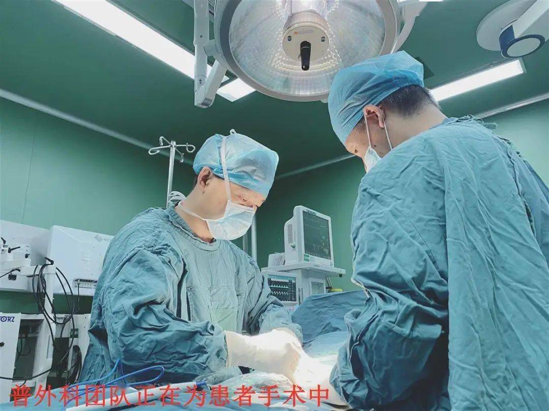 湖北68岁爹爹吃鱼时猛吸鱼头67结果竟被鱼刺穿肠全身发热剧痛难忍