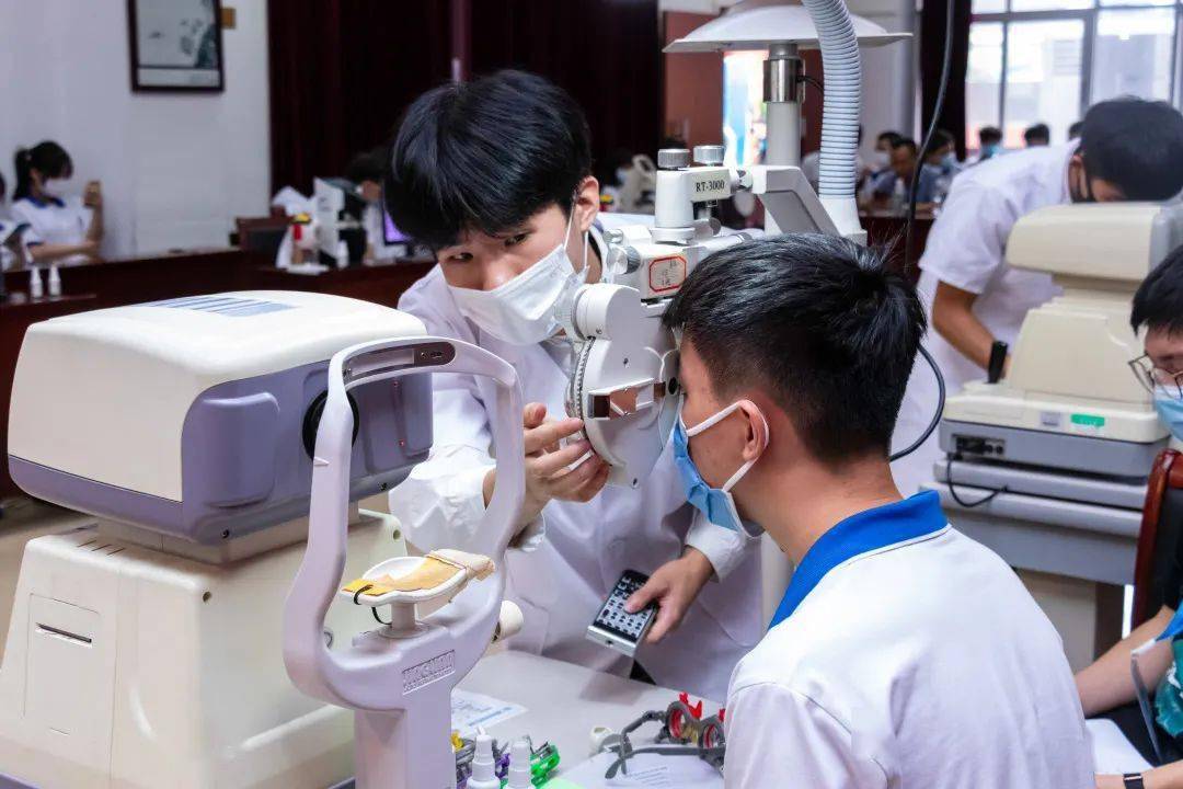 高手云集广州市特色建设专业眼视光技术为技能大赛练兵