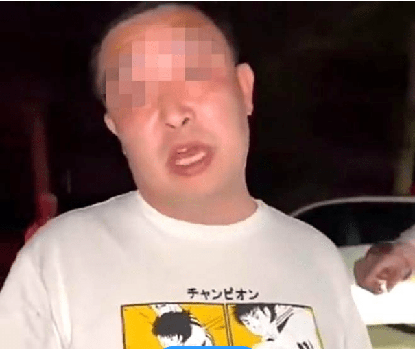 ������˾������������ִ�������˿ͱ���ǣ�һ���ֱ��ͼ�ֵ10 ...