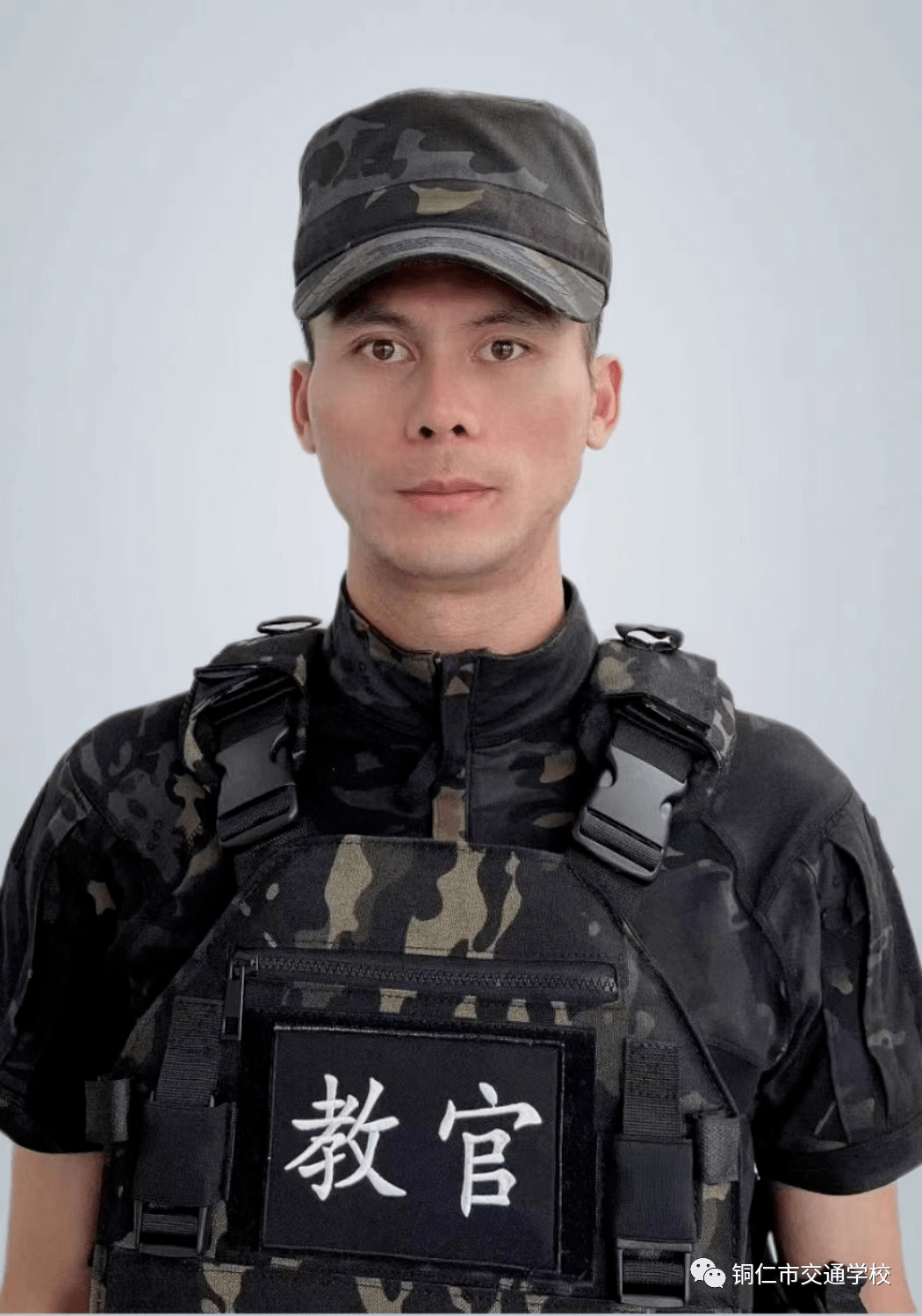 中共党员,2008年怀着年少时的梦想参军入伍,服役于解放军77126部队