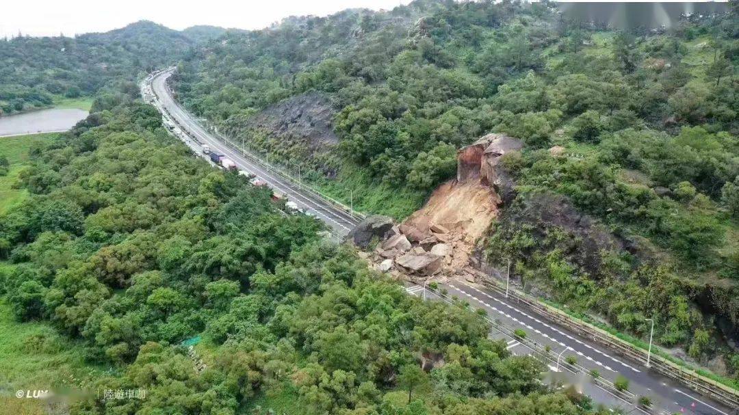 突發山體滑坡廣東一高速路段發生山體滑坡