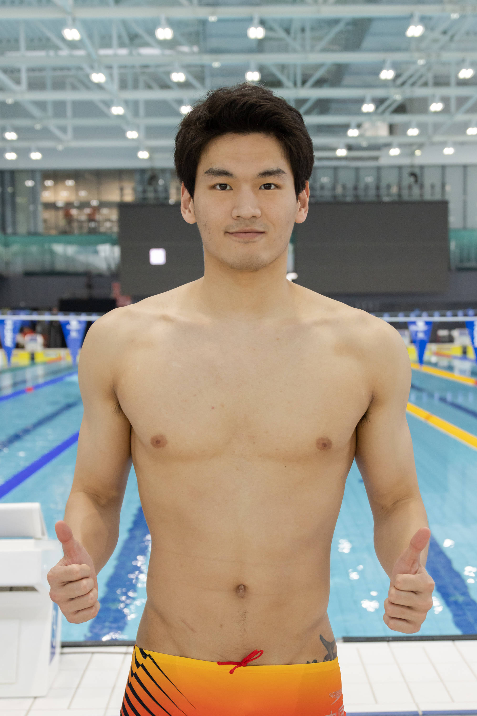 游泳男运动员身材图片