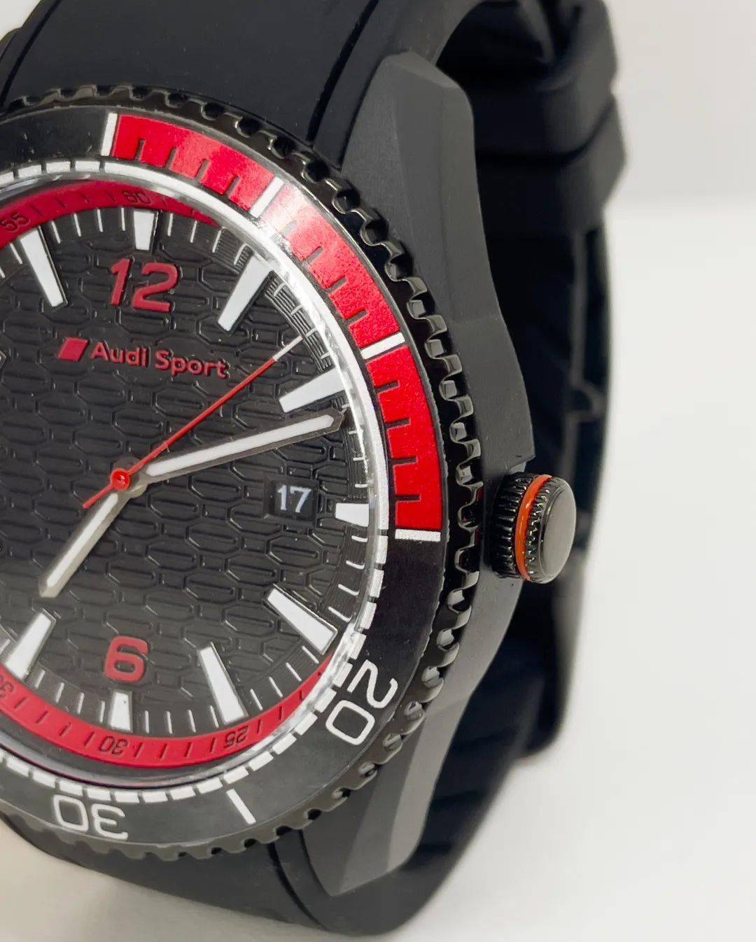 活动期间订车即享1元换购价值2580元奥迪运动手表1 | 元换购价值2580