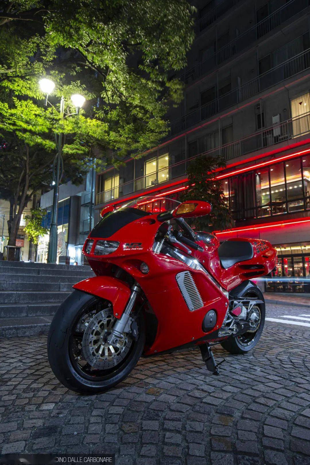 本田nr750这台30年前的天价传奇摩托车究竟有多少黑科技酷乐机车