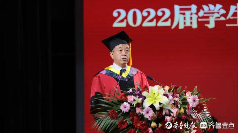山东华宇工学院2022届毕业典礼暨学士学位授予仪式举行_毕业生_梁玉国